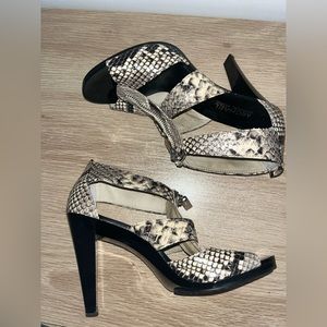 Michael Kors BERKLEY Heels Brown/Beige Snake Print Leather T-Strap PeepToe Pumps